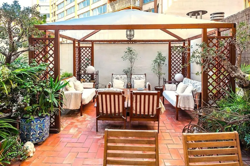 Large Patio 4 Bedrooms 4 Bathrooms Of Which 3 En-Suite 巴塞罗那 公寓